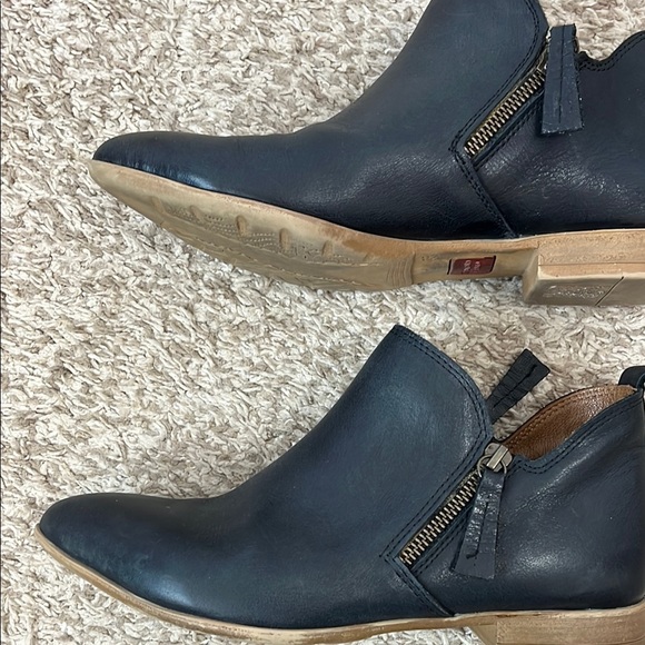 Bueno Footwear Vale Leather Black Minimal Ankle Boots - Size 38 EU 7 US - Picture 9 of 16